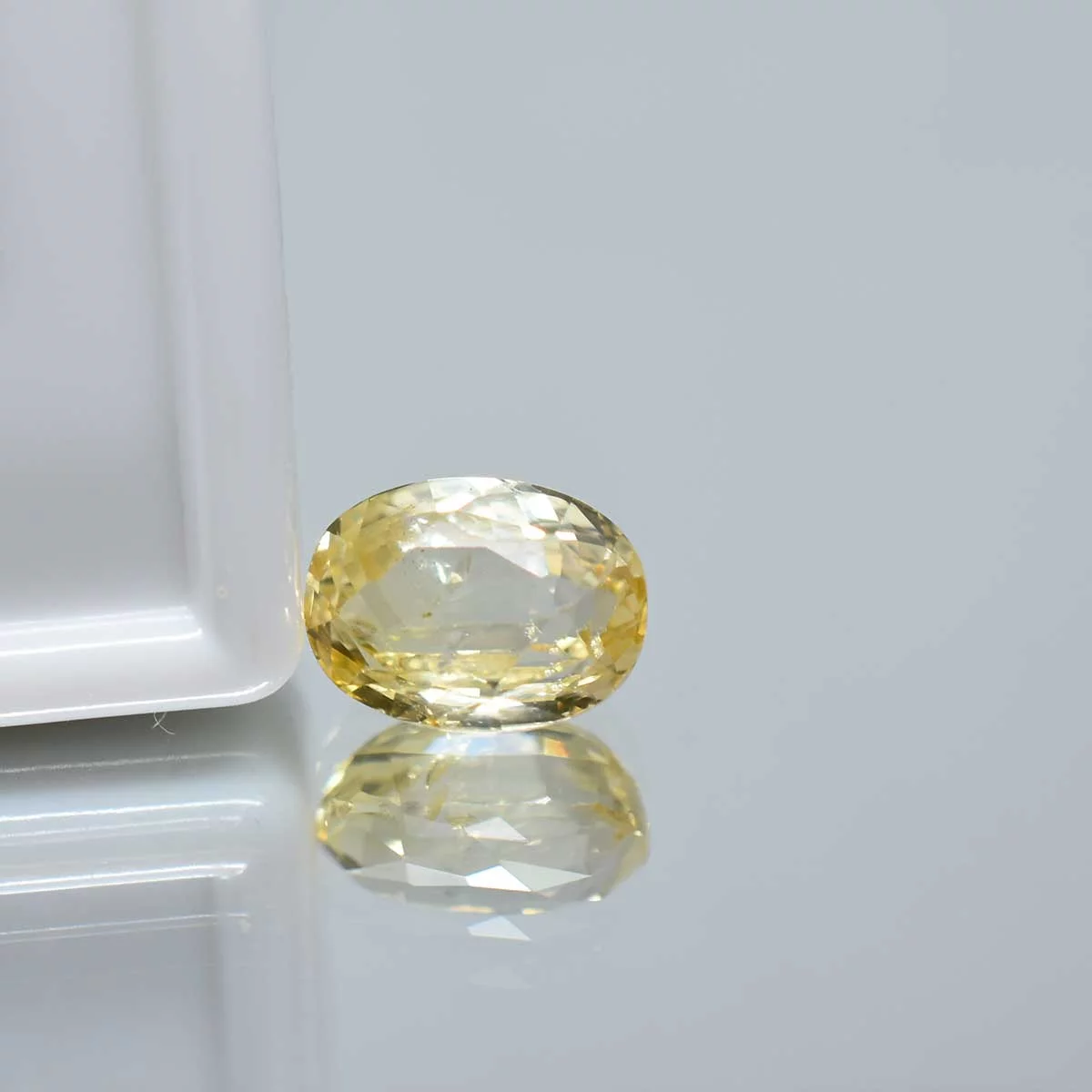4.17 Carats Yellow Sapphire ( 4.63 Ratti Pukhraj ) - Image 3