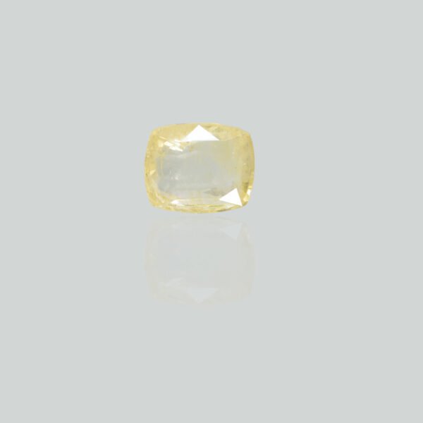 9.49 carats Yellow Sapphire ( 10.54 ratti Pukhraj )