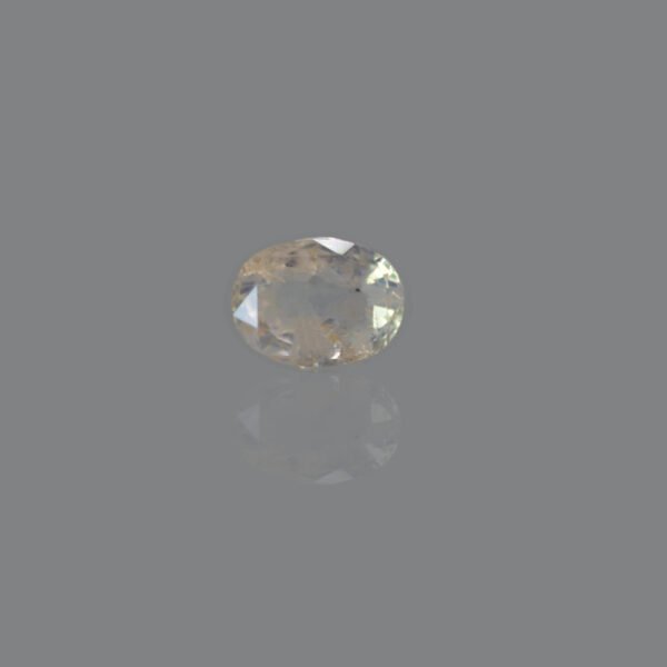 4.20 carats Yellow Sapphire ( 4.67 ratti Pukhraj )
