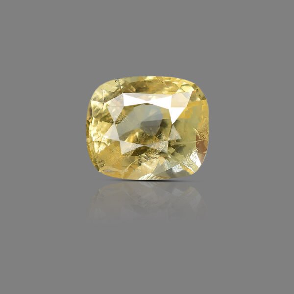 3.76 Carats Yellow Sapphire ( 4.18 Ratti Pukhraj )