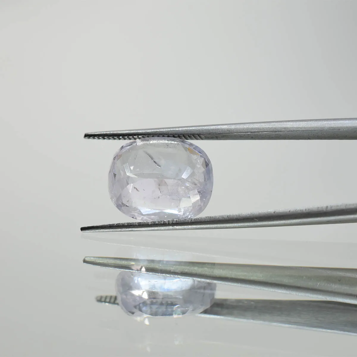 8.47 Carats White Sapphire ( 9.41 Ratti Safed Pukhraj ) - Image 3