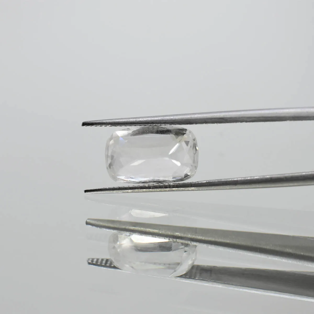 4.97 Carats White Sapphire ( 5.52 Ratti Safed Pukhraj ) - Image 3