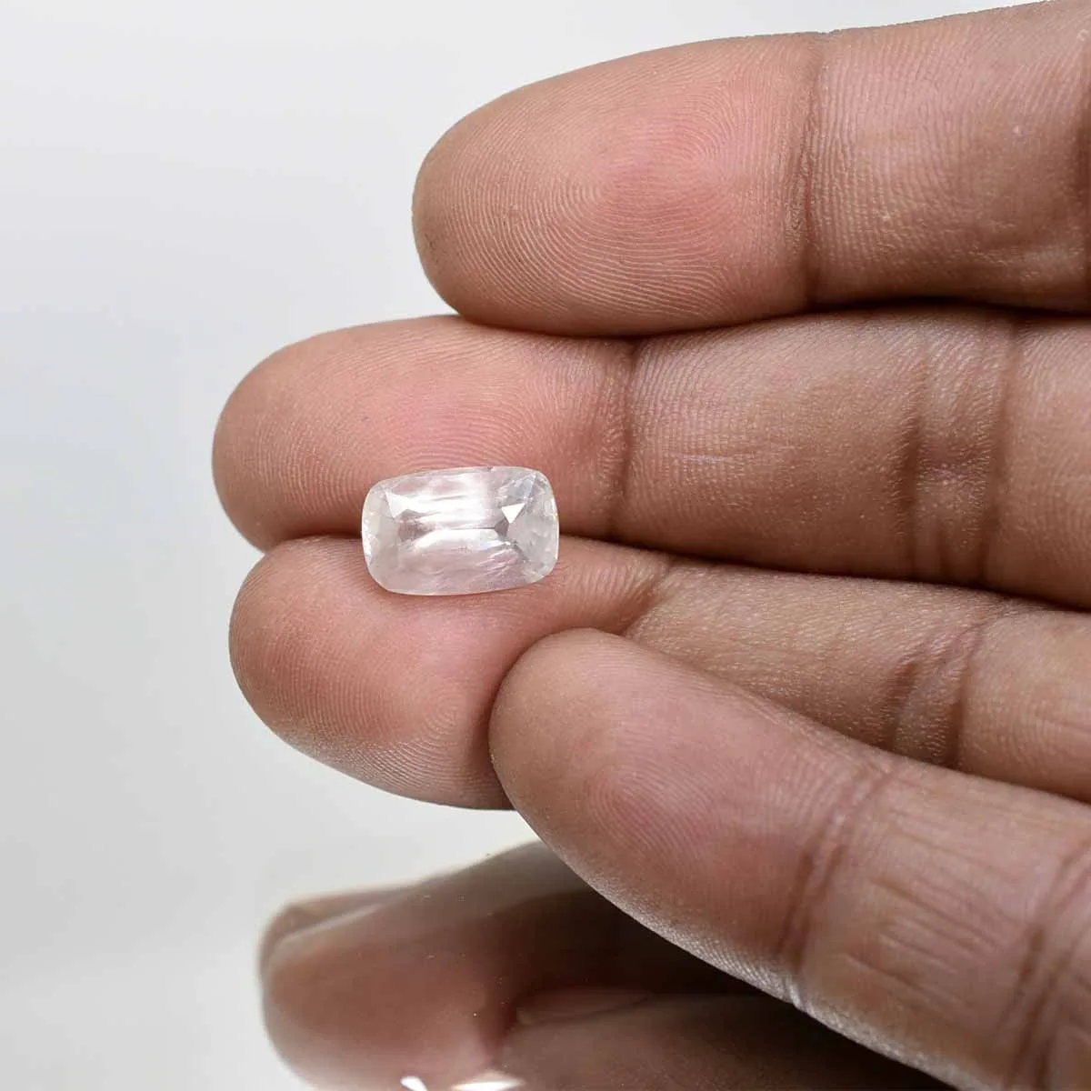 4.97 Carats White Sapphire ( 5.52 Ratti Safed Pukhraj ) - Image 4
