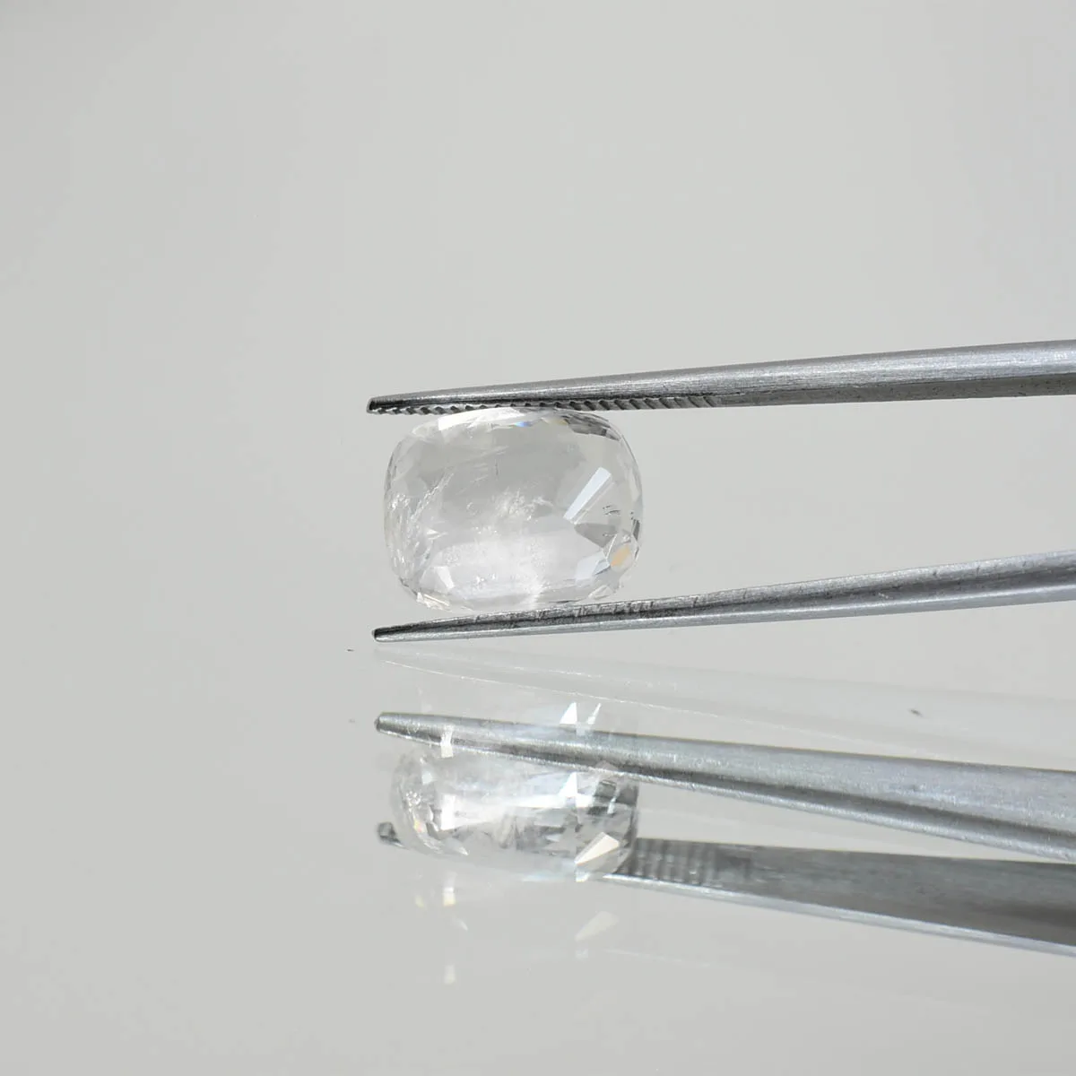 5.57 Carats White Sapphire ( 6.19 Ratti Safed Pukhraj ) - Image 4